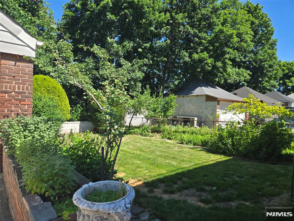 505 Westview Avenue, Unit 1 Ridgefield, NJ 07657 - Photo 2 of 17