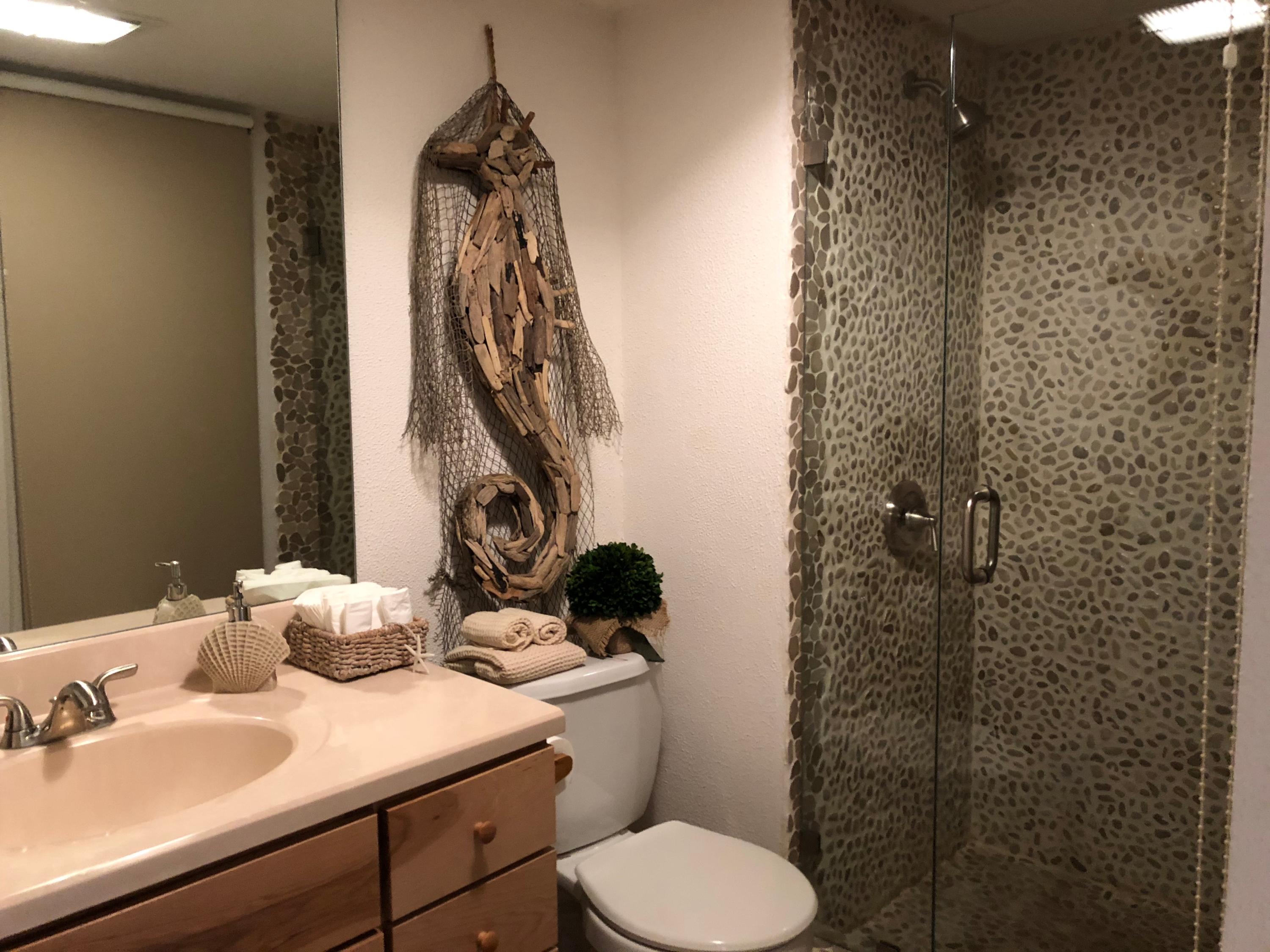 9290 Vista Del Lago, Unit 11C Boca Raton, FL 33428 - Photo 17 of 27 Bathroom 2