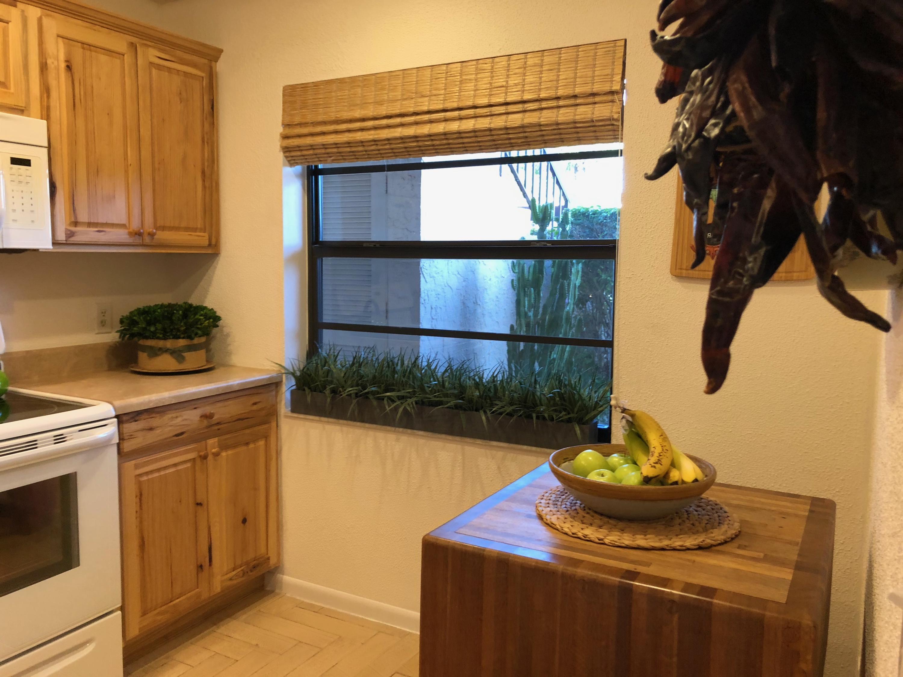9290 Vista Del Lago, Unit 11C Boca Raton, FL 33428 - Photo 8 of 27 Kitchen