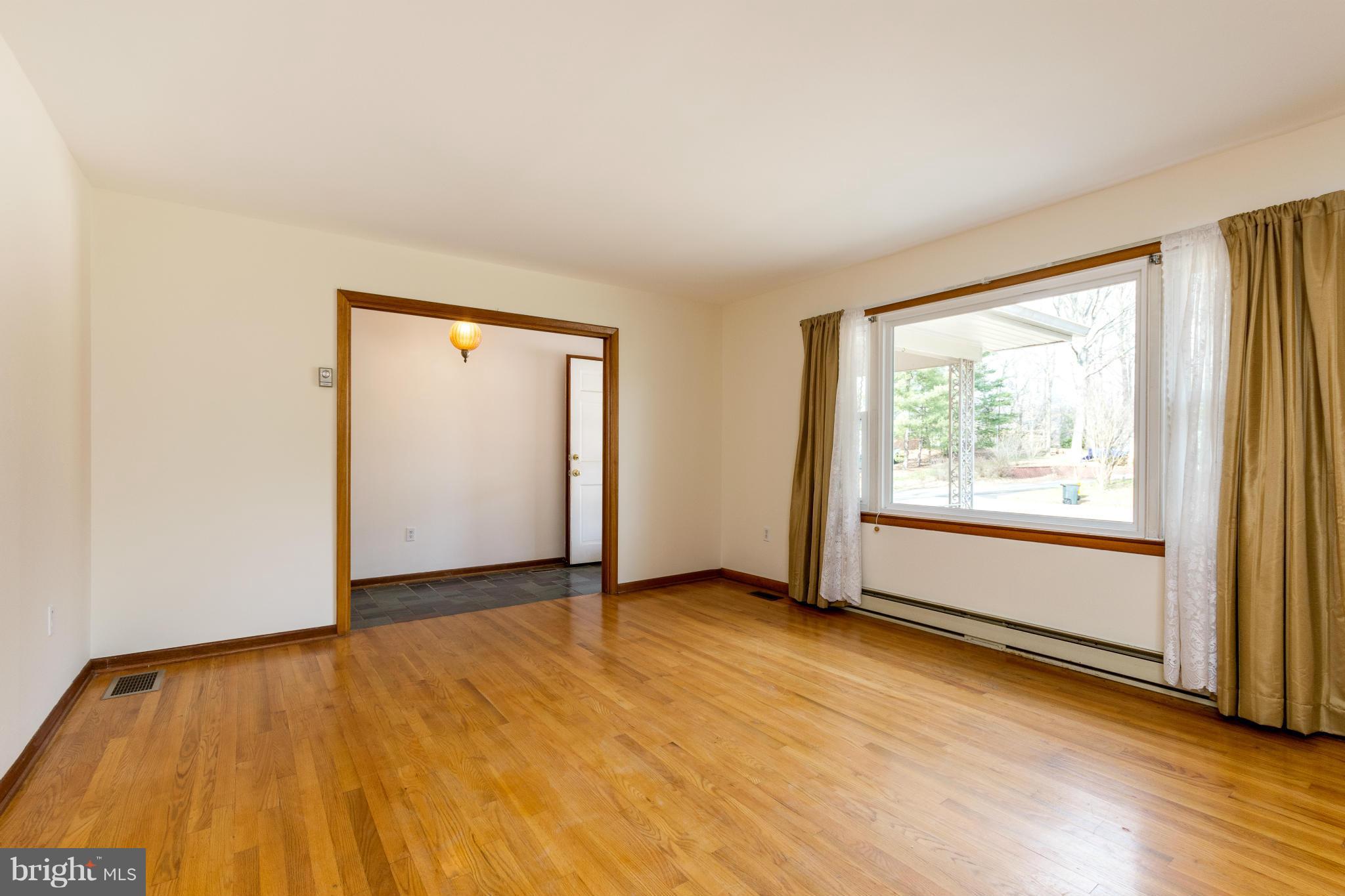 101 Tarragon Lane Edgewater, MD 21037 - Photo 6 of 30 Living Room