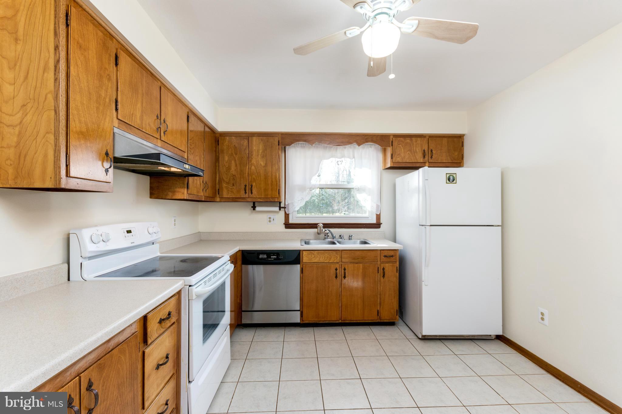 101 Tarragon Lane Edgewater, MD 21037 - Photo 9 of 30 Kitchen