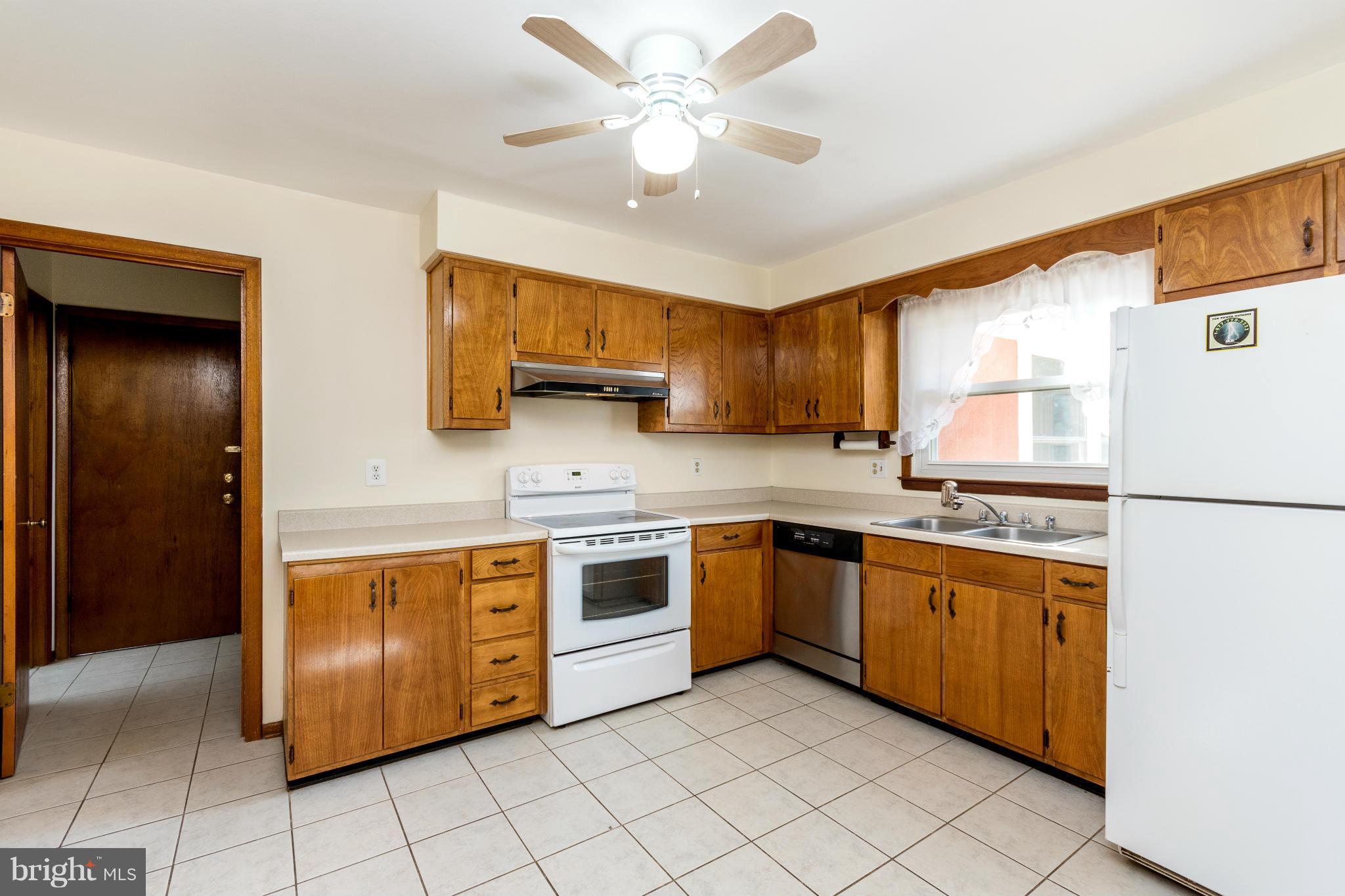 101 Tarragon Lane Edgewater, MD 21037 - Photo 10 of 30 Kitchen
