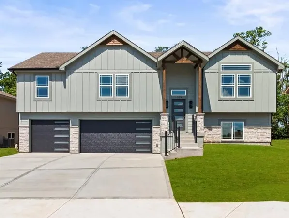 $414,900 | 1103 North Eli Lane, Warrensburg, MO 64093