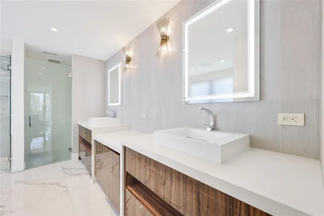 a picture of city view