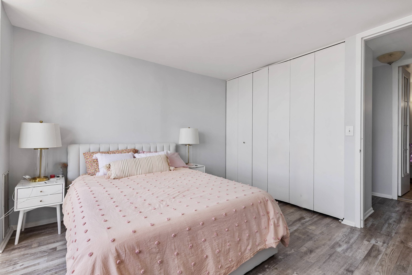 655 West Irving Park Road, Unit 4517 Chicago, IL 60613 - Photo 8 of 27 a bedroom with a bed and a lamp on dresser