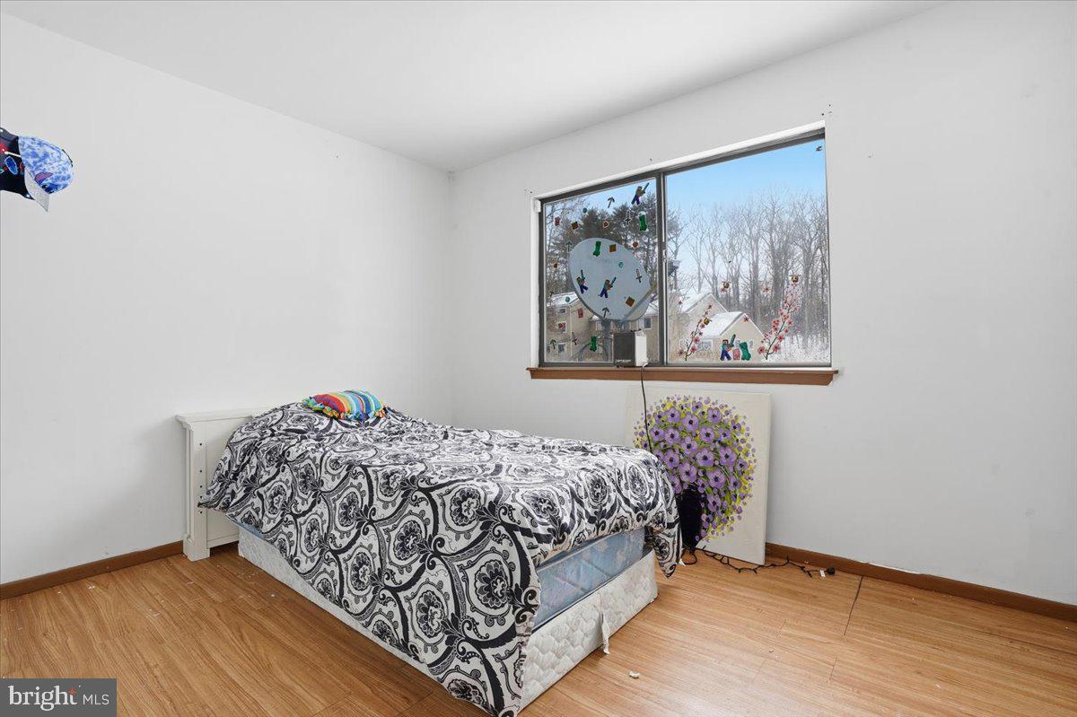 3301 Windemere Drive Bushkill, PA 18324 - Photo 30 of 70 a bedroom with a bed and a painting on the wall