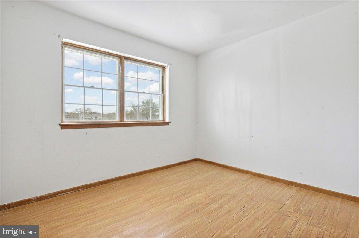 3301 Windemere Drive Bushkill, PA 18324 - Photo 32 of 70 an empty room with a window