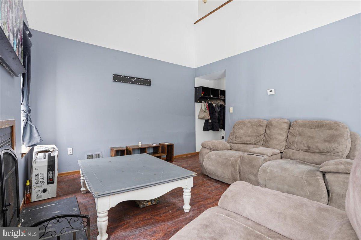 3301 Windemere Drive Bushkill, PA 18324 - Photo 7 of 70 a living room with furniture and a couch