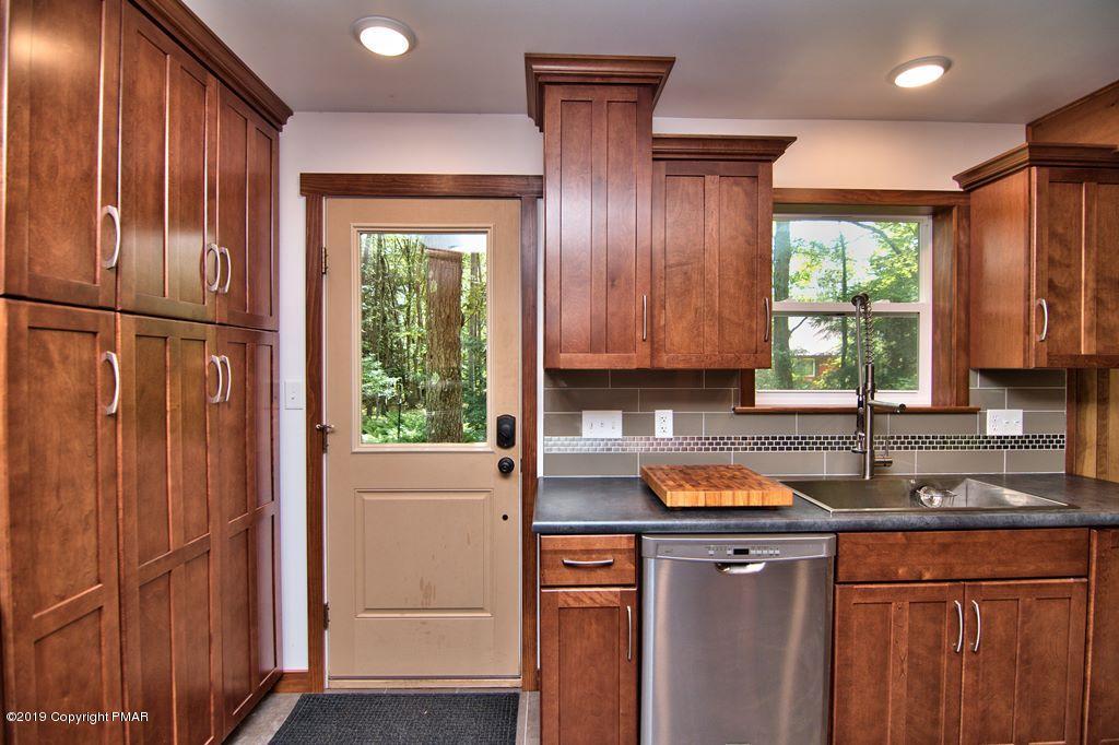 138 Raspberry Drive Canadensis, PA 18325 - Photo 7 of 62 Kitchen entry