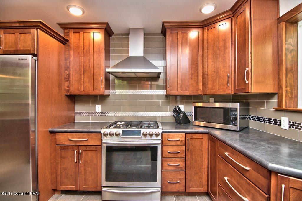 138 Raspberry Drive Canadensis, PA 18325 - Photo 8 of 62 kitchen view 1