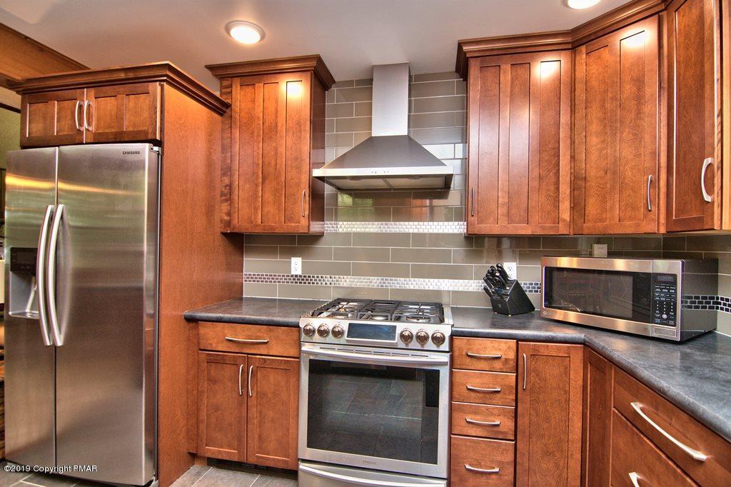 138 Raspberry Drive Canadensis, PA 18325 - Photo 10 of 62 kitchen view 3