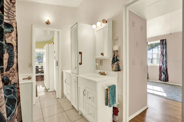 a en suite bathroom with a shower