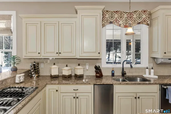 $775,000 | 84 Bobolink Lane, Somers, CT 06071