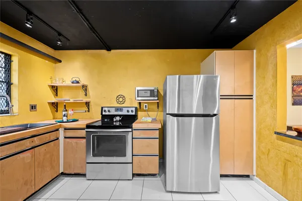 $2,200 | 3300 West Rolling Hills Circle, Unit 610, Davie, FL 33328