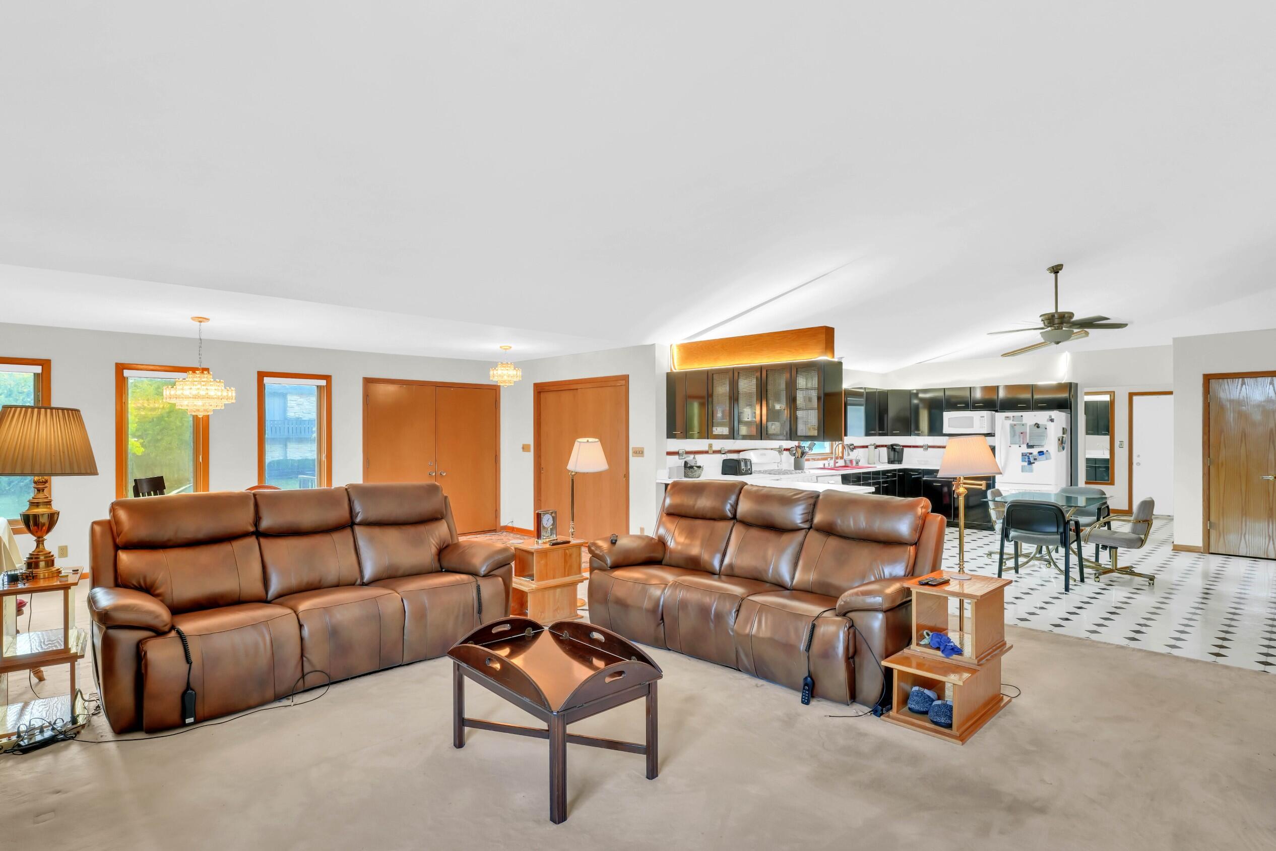 4820 71st Street Kenosha, WI 53142 - Photo 11 of 56 Living room