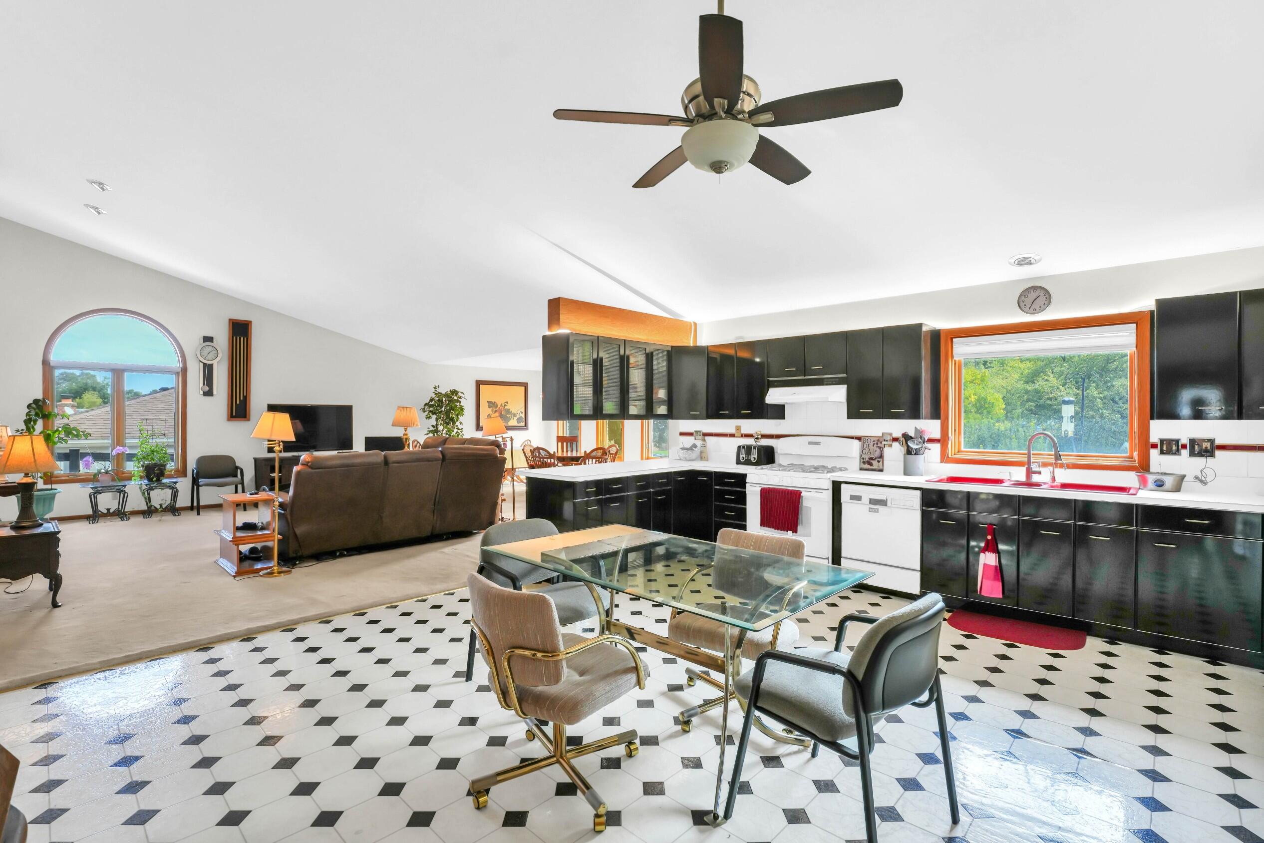 4820 71st Street Kenosha, WI 53142 - Photo 15 of 56 Kitchen