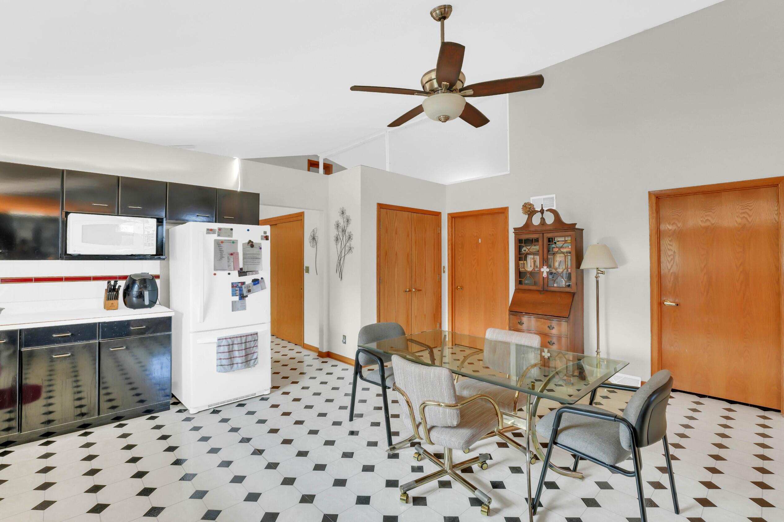 4820 71st Street Kenosha, WI 53142 - Photo 18 of 56 Kitchen