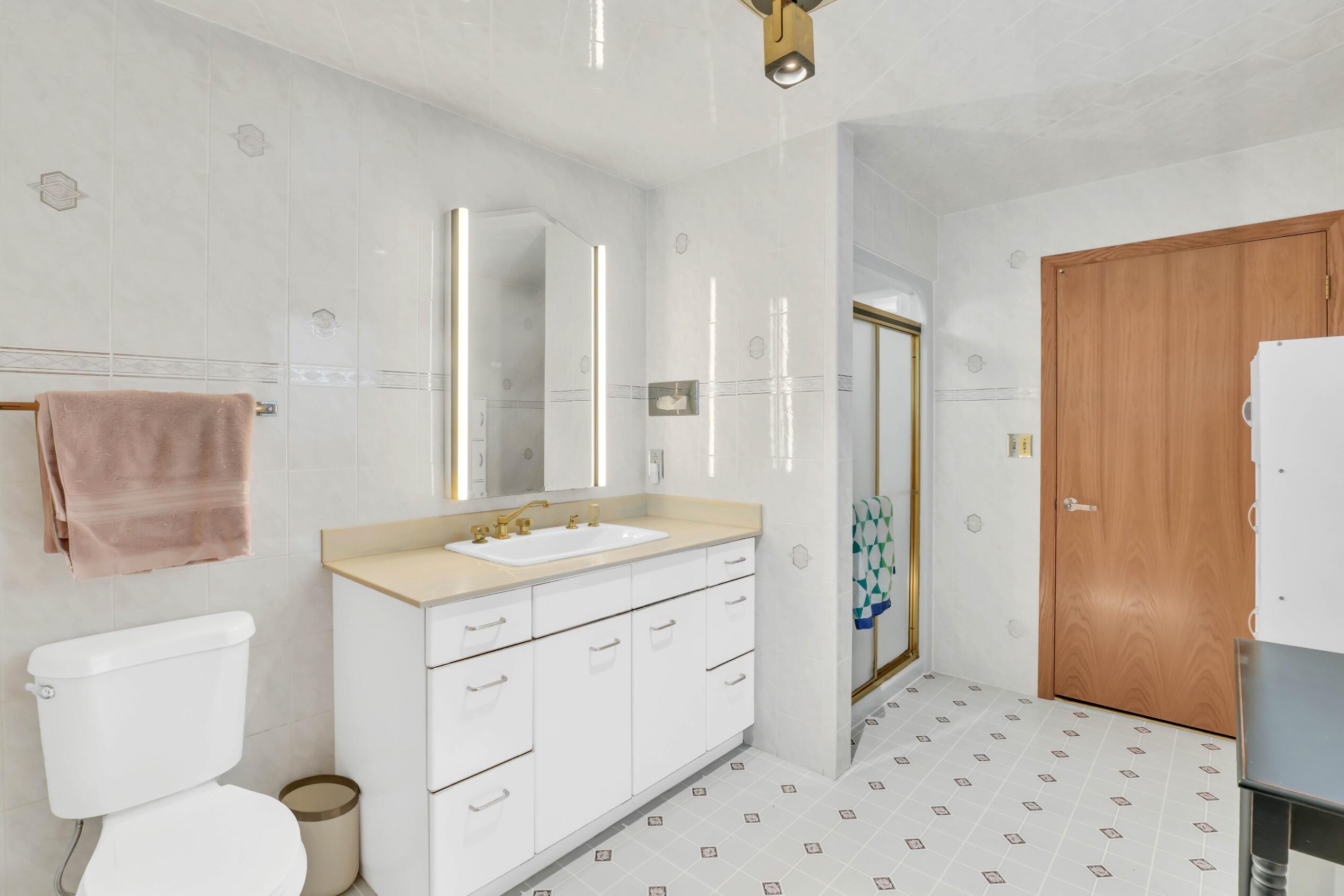 4820 71st Street Kenosha, WI 53142 - Photo 22 of 56 Bath mstr