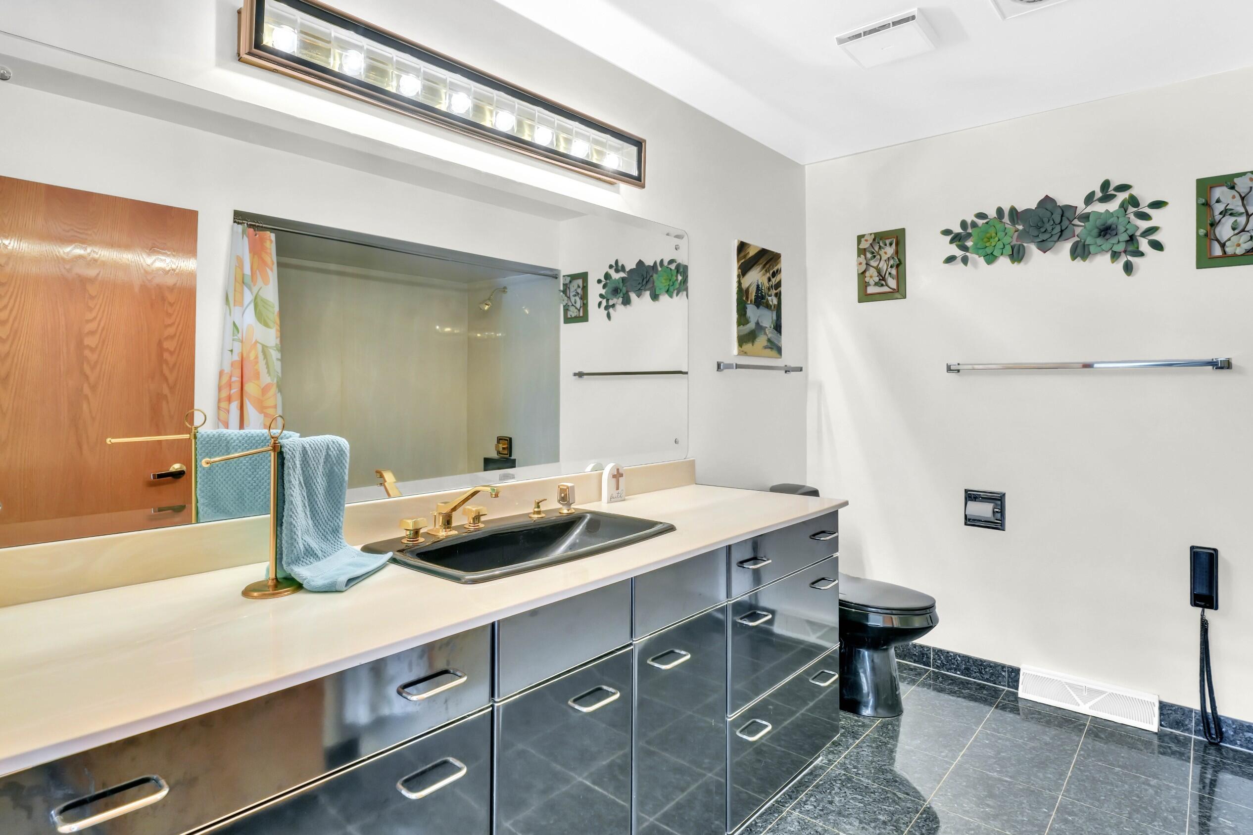 4820 71st Street Kenosha, WI 53142 - Photo 26 of 56 Bath main