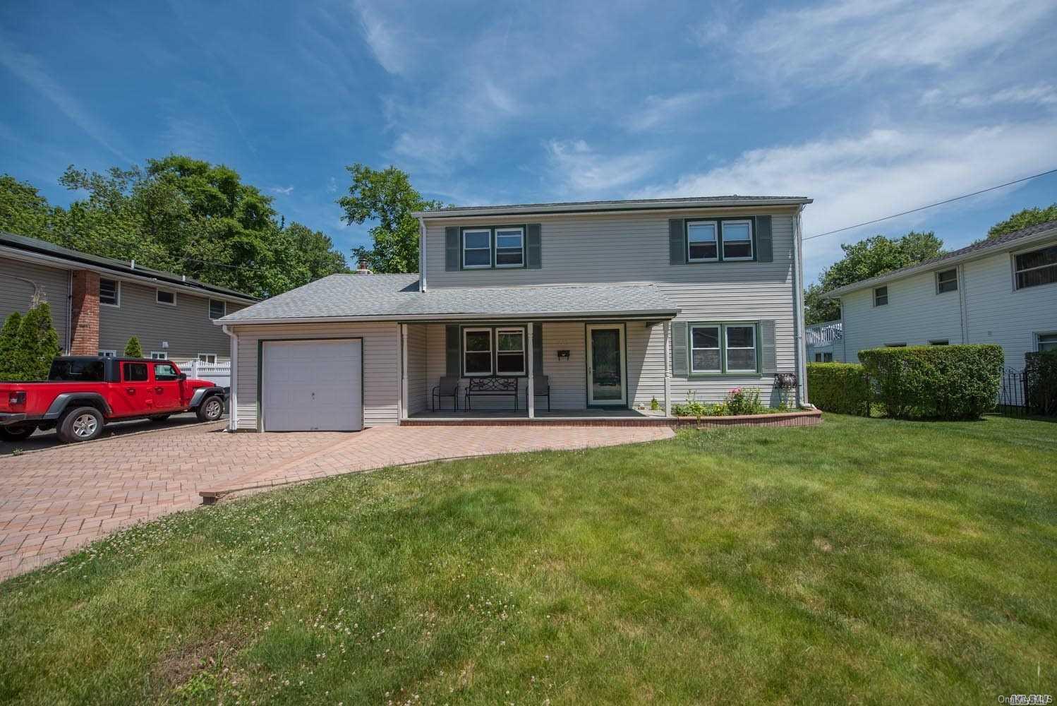 231 Livingston Avenue Babylon, NY 11702 - Photo 1 of 1 Front