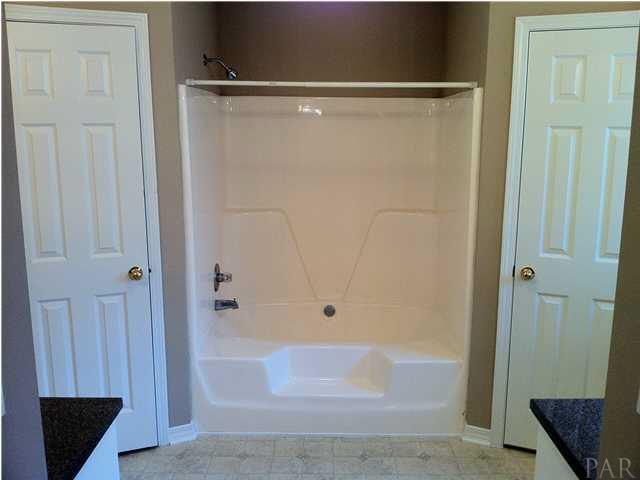 6680 Da Lisa Road Milton, FL 32583 - Photo 16 of 21 Master Bath
