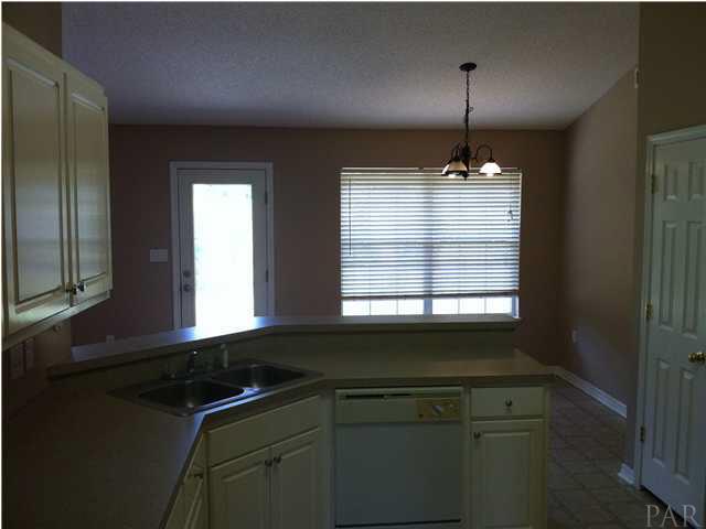 6680 Da Lisa Road Milton, FL 32583 - Photo 9 of 21 Kitchen
