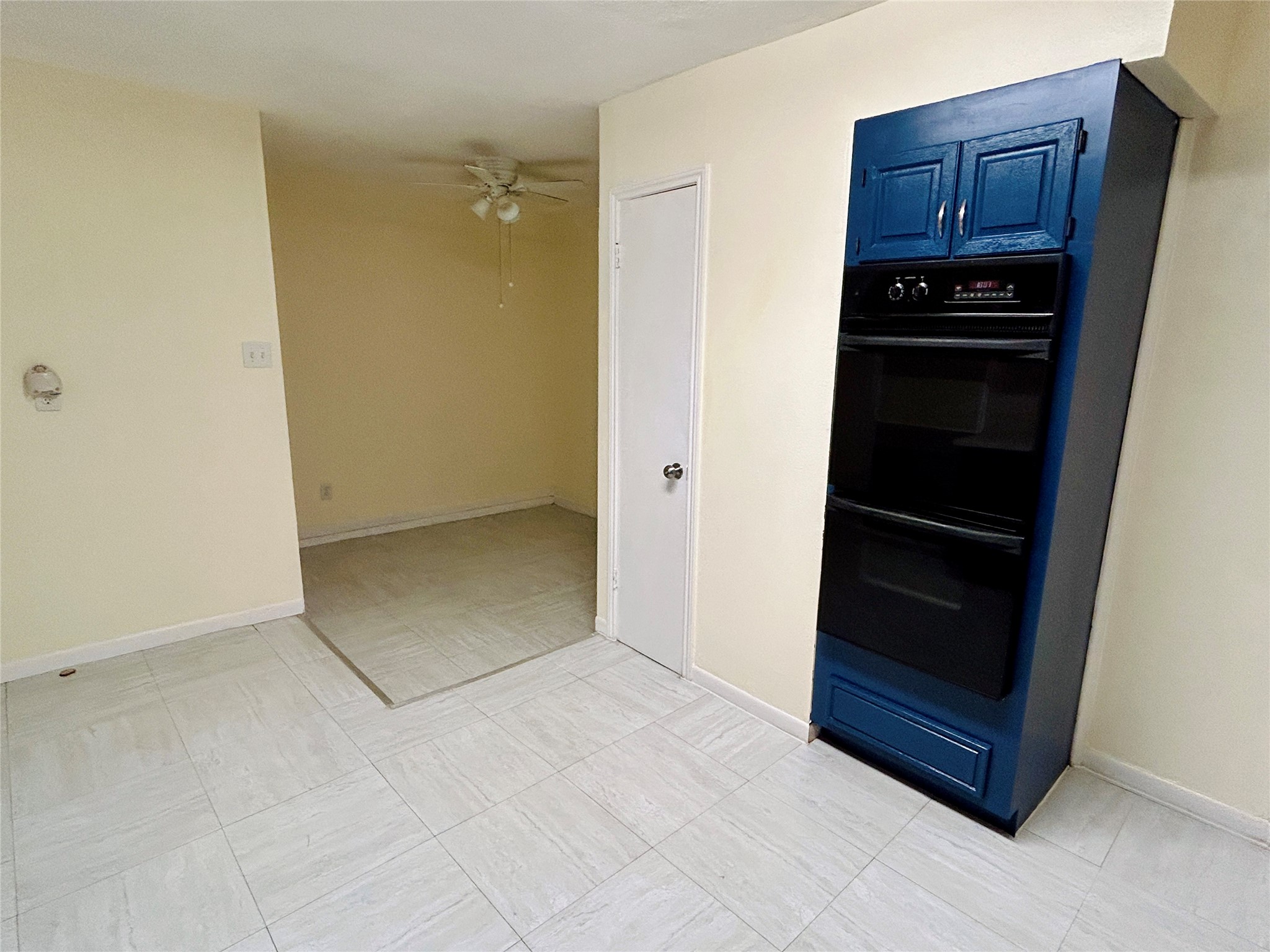 5806 Beldart Street Houston, TX 77033 - Photo 11 of 23 a view of an empty walk in closet