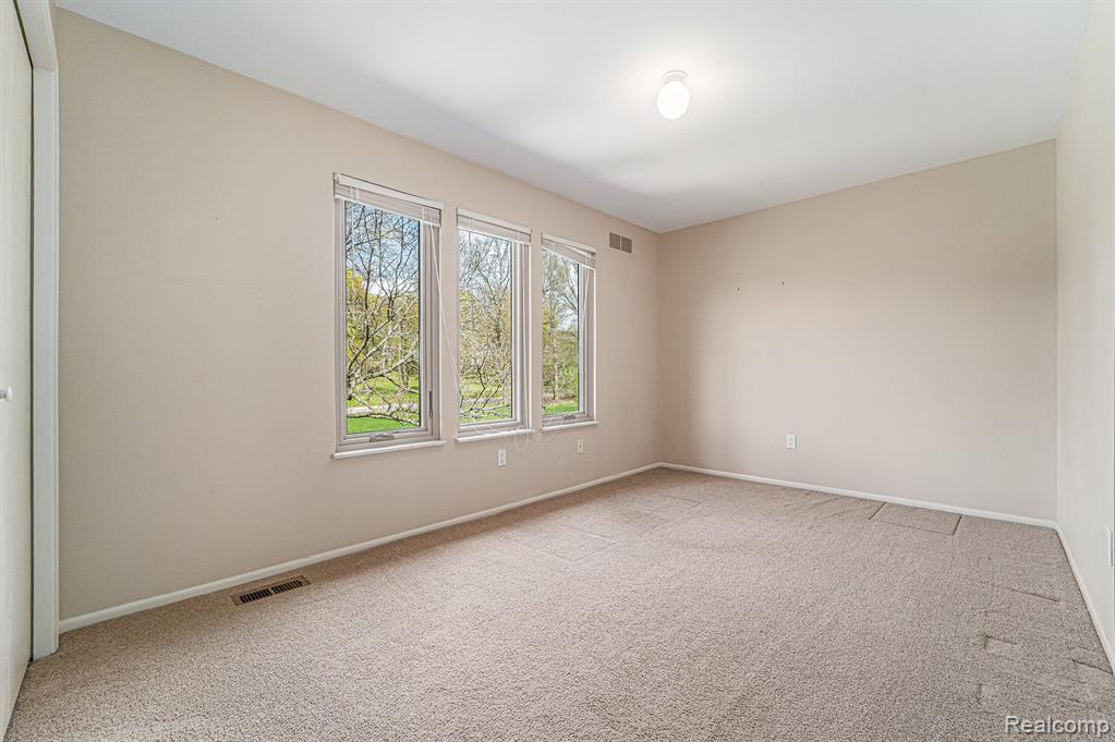 8165 Holcomb Road Clarkston, MI 48348 - Photo 28 of 43