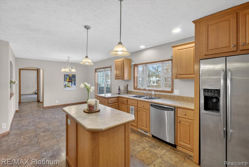 2670 East Maple Road Milford, MI 48381 - Photo 11 of 61 Gallery Image 11