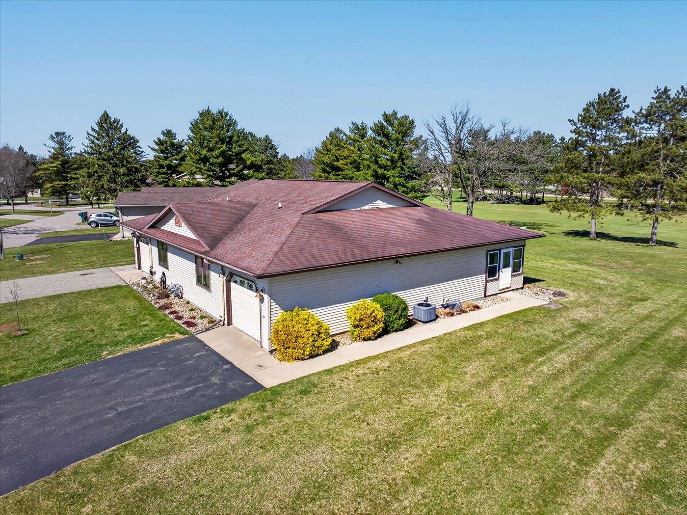 623 Saddle Ridge Portage, WI 53901 - Photo 2 of 40