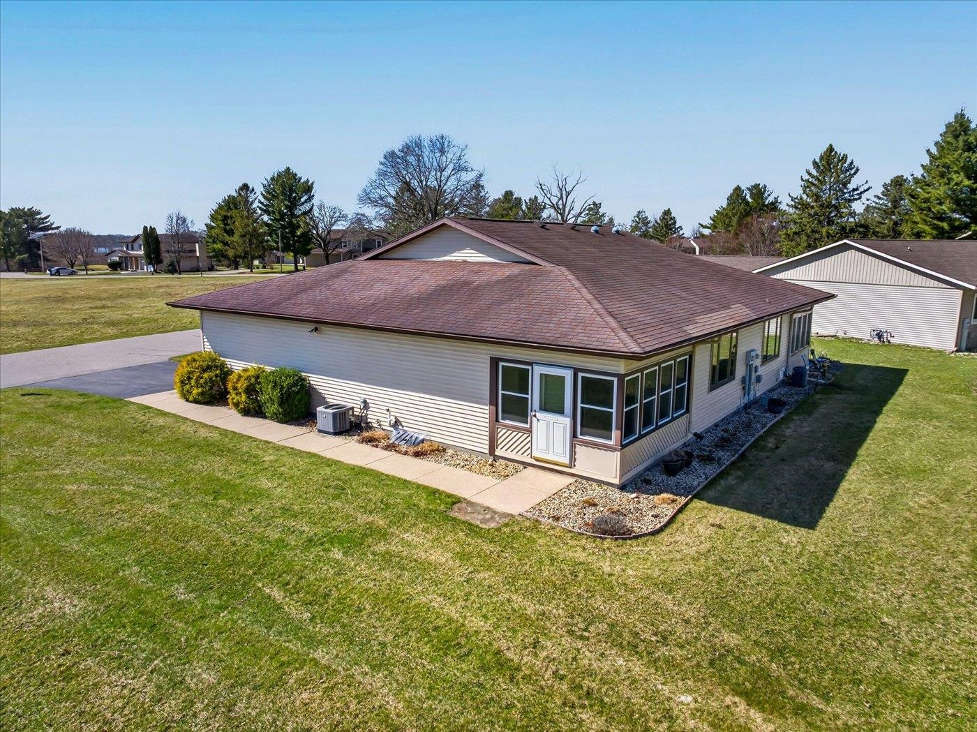 623 Saddle Ridge Portage, WI 53901 - Photo 5 of 40