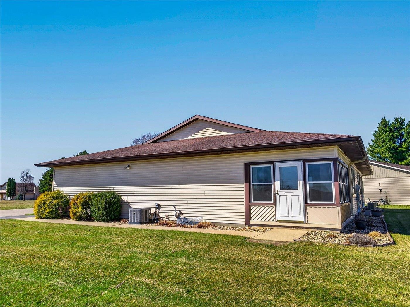 623 Saddle Ridge Portage, WI 53901 - Photo 9 of 43