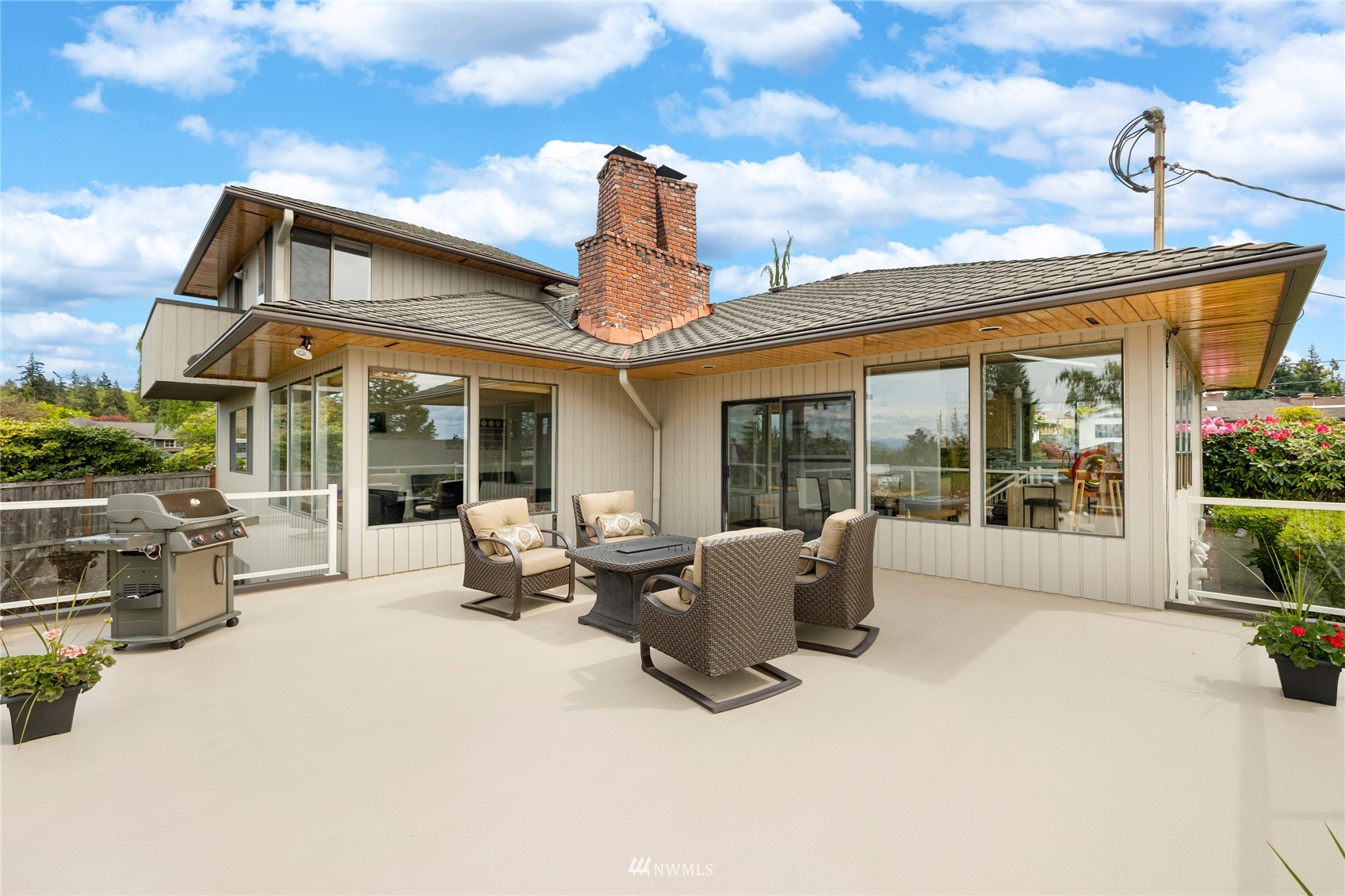 601 View Ridge Drive Everett, WA 98203 - Photo 15 of 38 a balcony with furniture and garden view