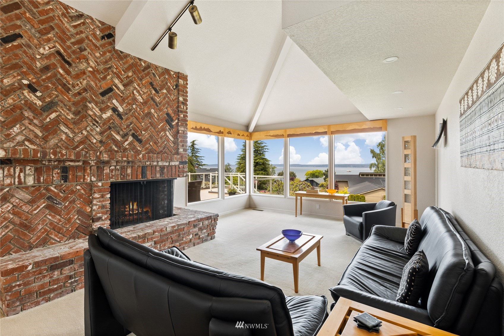 601 View Ridge Drive Everett, WA 98203 - Photo 16 of 38 a living room with furniture and a fireplace