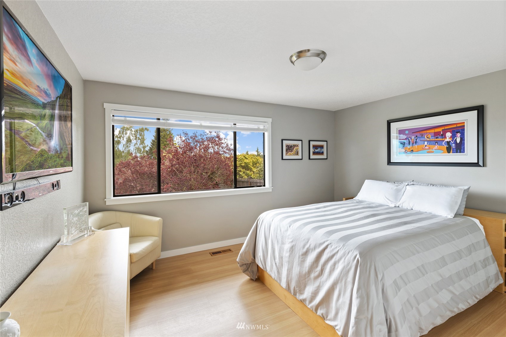 601 View Ridge Drive Everett, WA 98203 - Photo 17 of 38 a bedroom with a large bed and a large window