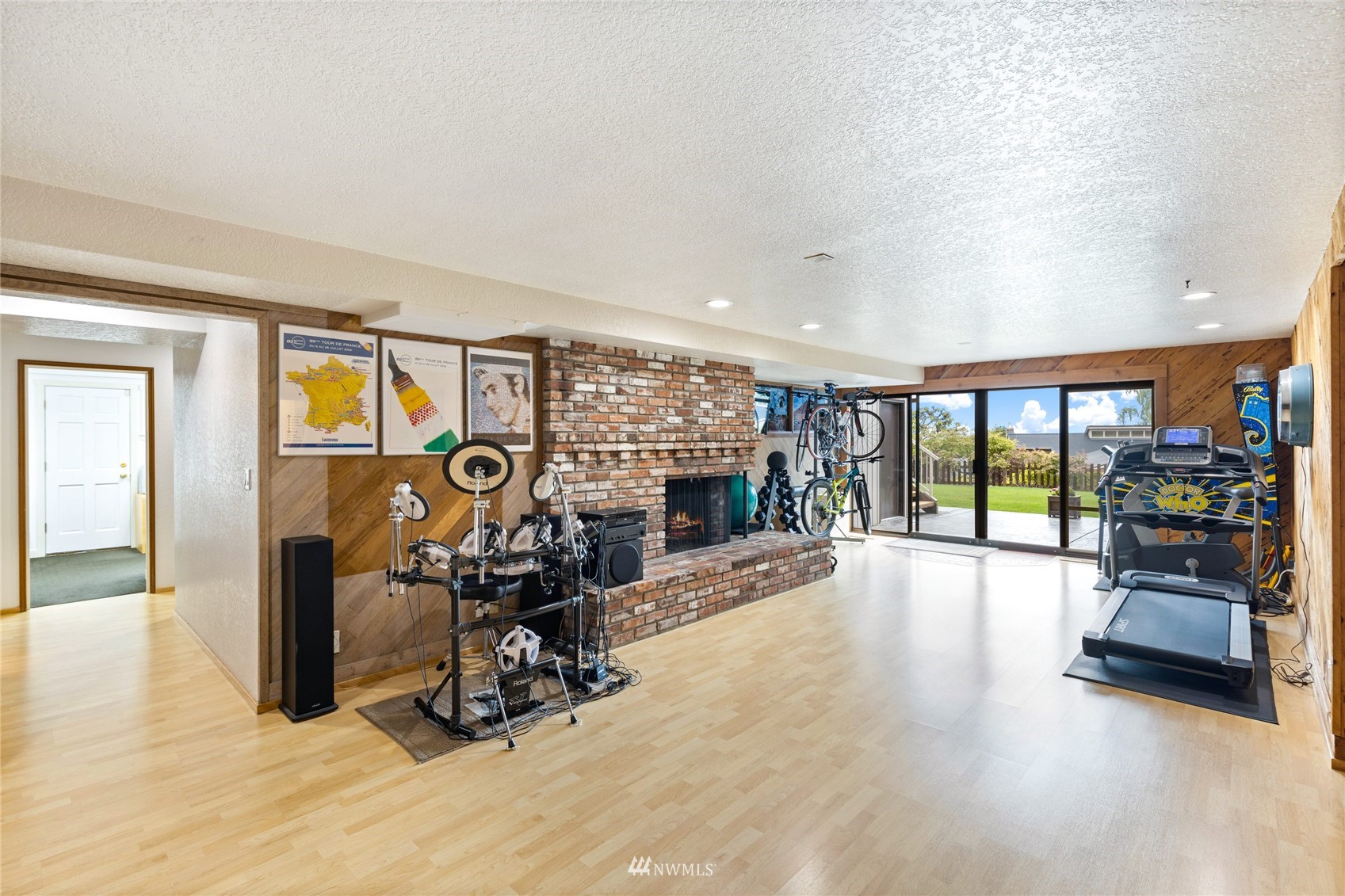 601 View Ridge Drive Everett, WA 98203 - Photo 25 of 38 a view of a room with gym equipment