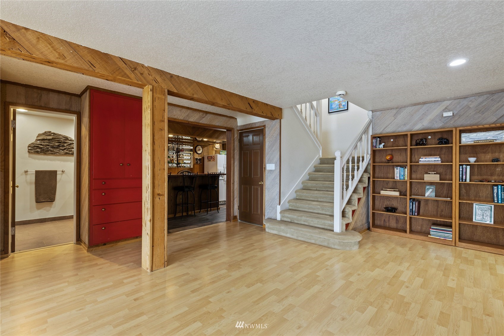 601 View Ridge Drive Everett, WA 98203 - Photo 27 of 38 a view of a livingroom with furniture and staircase