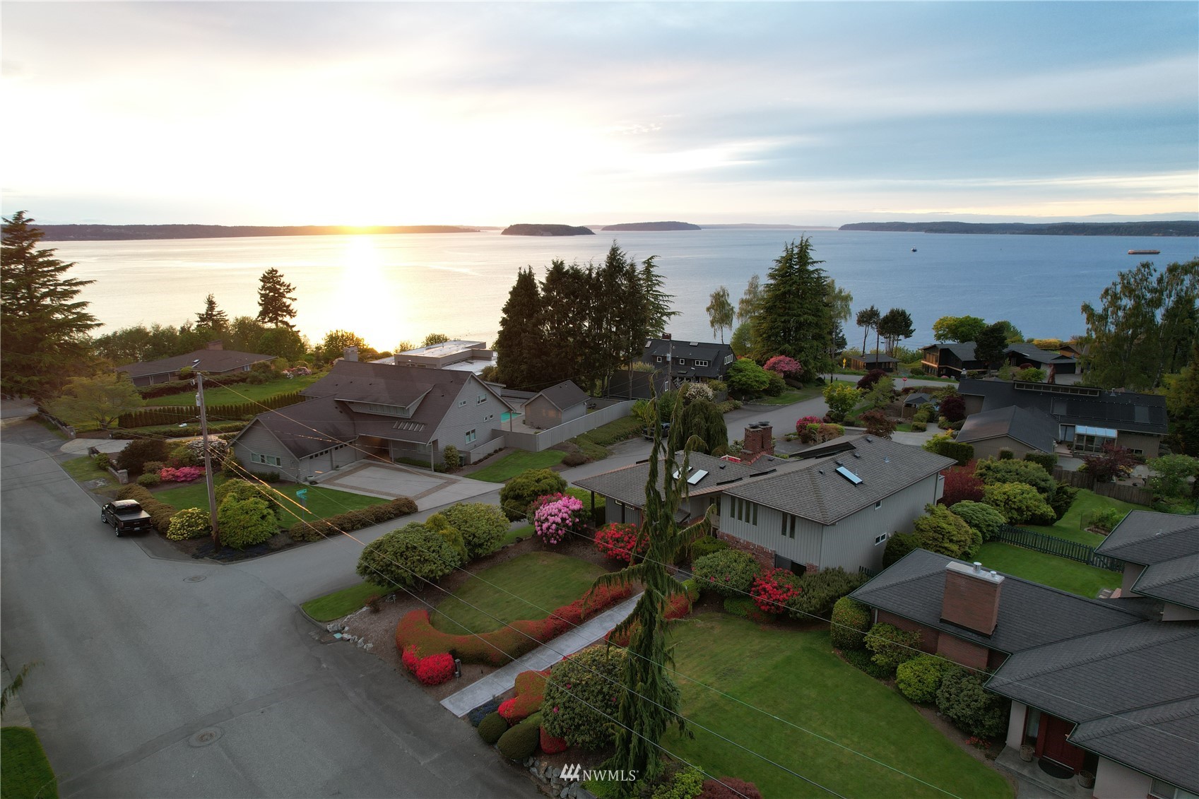 601 View Ridge Drive Everett, WA 98203 - Photo 36 of 38 an aerial view of multiple house