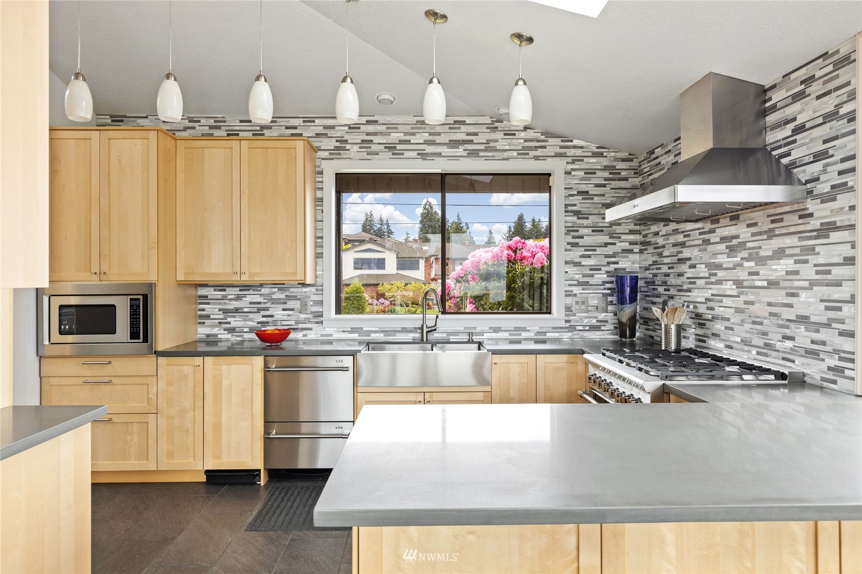 601 View Ridge Drive Everett, WA 98203 - Photo 8 of 38 a kitchen with kitchen island granite countertop a sink stainless steel appliances and cabinets