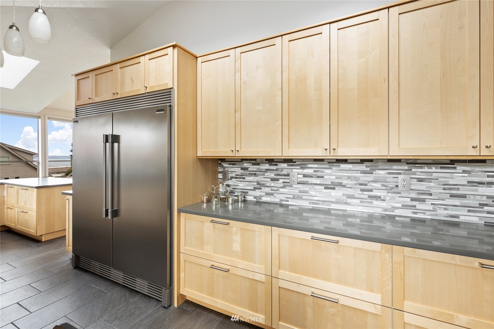601 View Ridge Drive Everett, WA 98203 - Photo 9 of 38 a view of a refrigerator in kitchen counter top