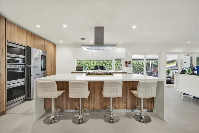 $1,400,000 | 21015 Northeast 19th Court, Miami, FL 33179