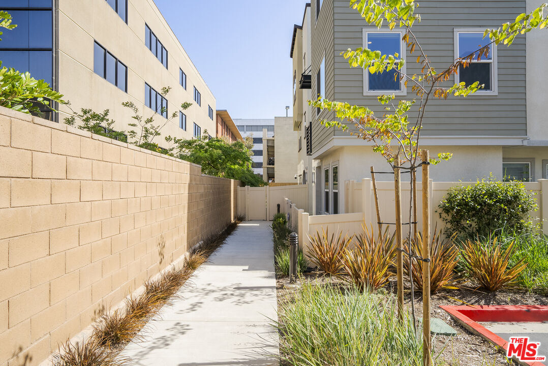 756 Daniel Freeman Circle Inglewood, CA 90301 - Photo 34 of 54