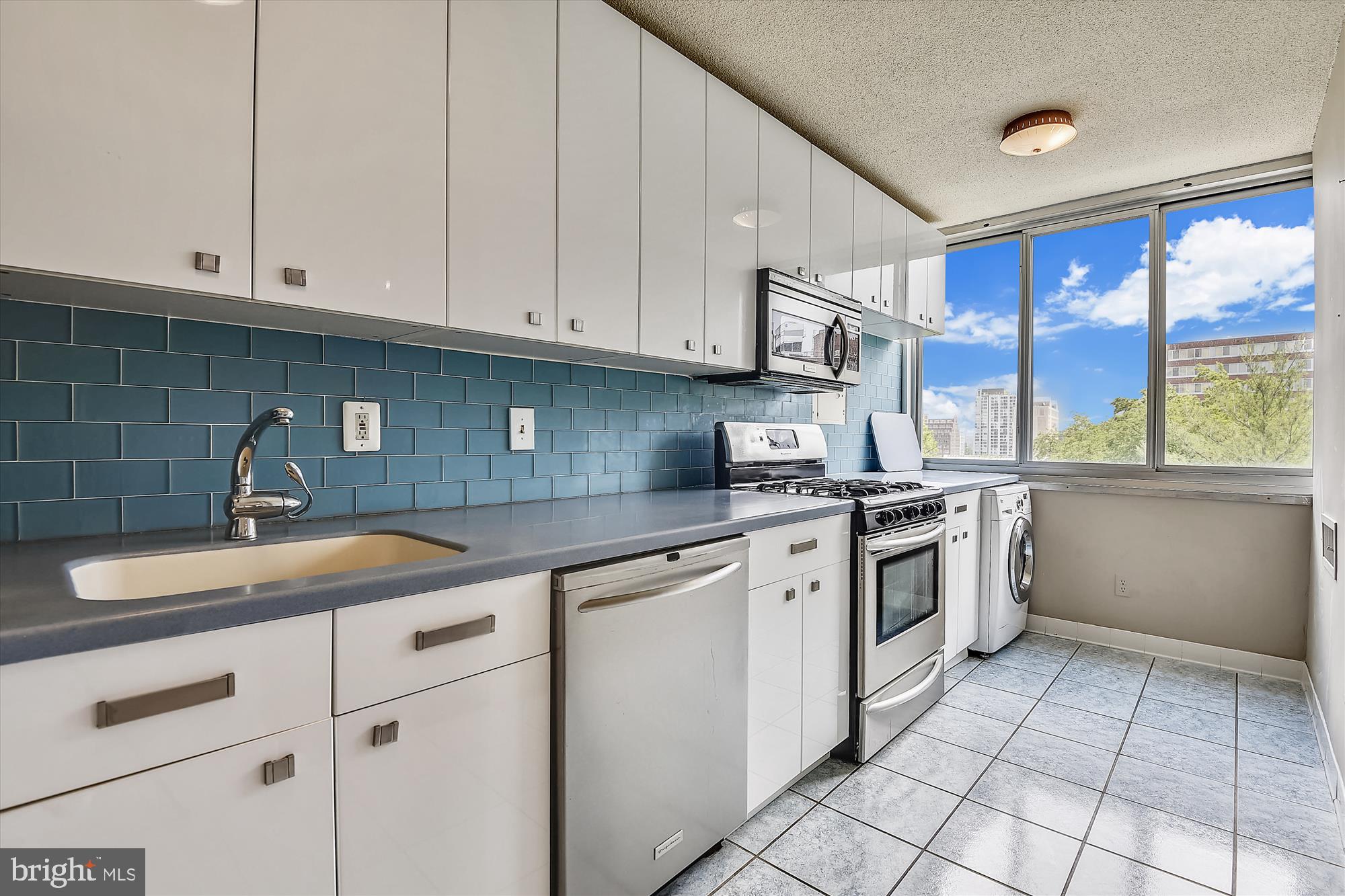 1301 South Arlington Ridge Road, Unit 401 Arlington, VA 22202 - Photo 1 of 30 1 bed, 1 bath in fantastic commuter location!