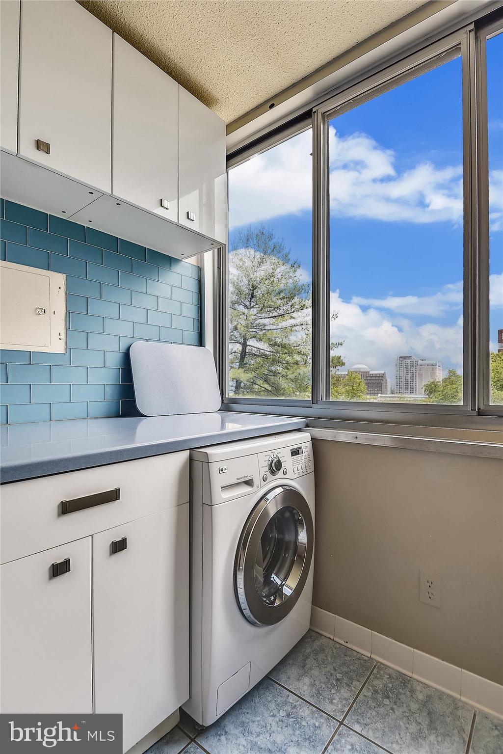 1301 South Arlington Ridge Road, Unit 401 Arlington, VA 22202 - Photo 16 of 30 Convenient in-unit washer/dryer!
