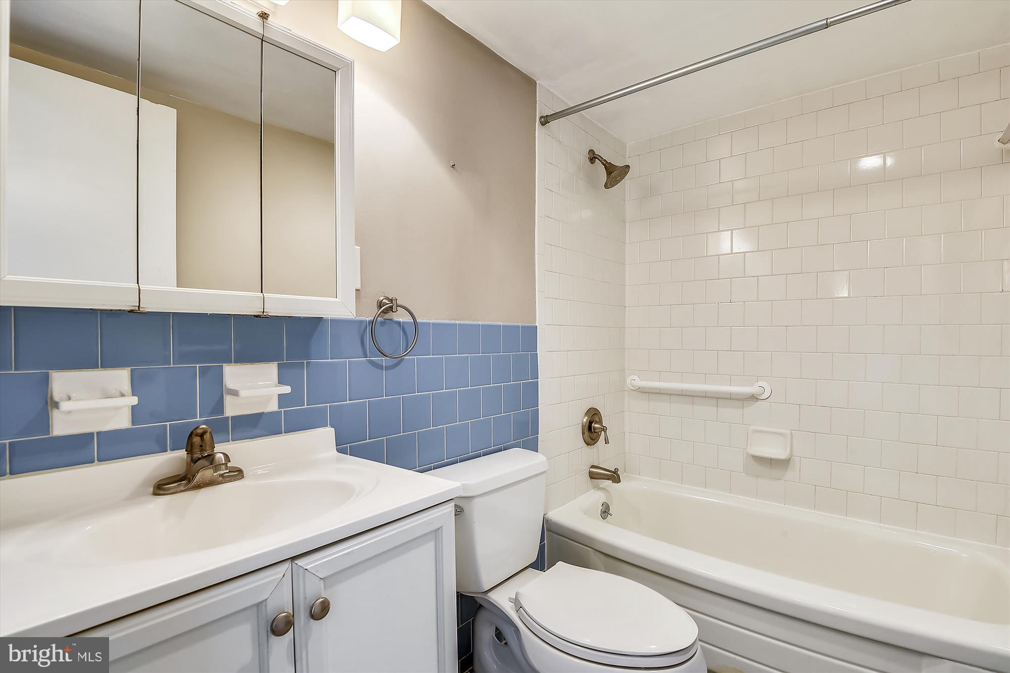 1301 South Arlington Ridge Road, Unit 401 Arlington, VA 22202 - Photo 17 of 30 Full bathroom with large tub shower