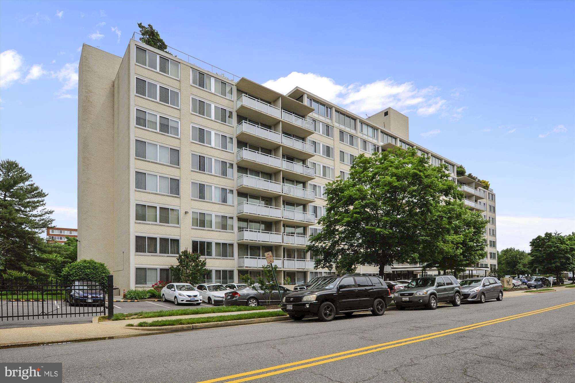 1301 South Arlington Ridge Road, Unit 401 Arlington, VA 22202 - Photo 3 of 30 Minutes from shopping, restaurants, and metro!