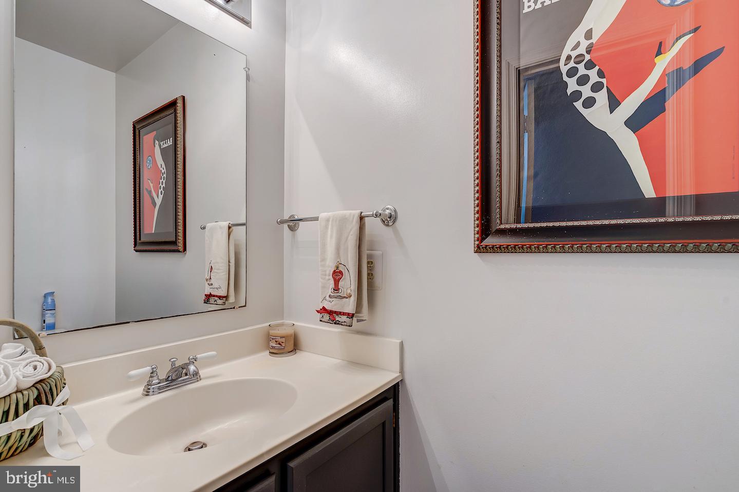 14903 Alpine Meadow Lane Silver Spring, MD 20906 - Photo 16 of 49 Main level half bath