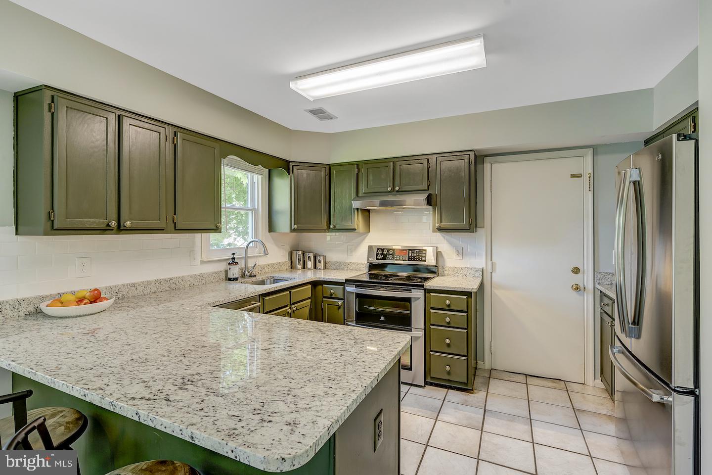 14903 Alpine Meadow Lane Silver Spring, MD 20906 - Photo 9 of 49 Spacious kitchen!