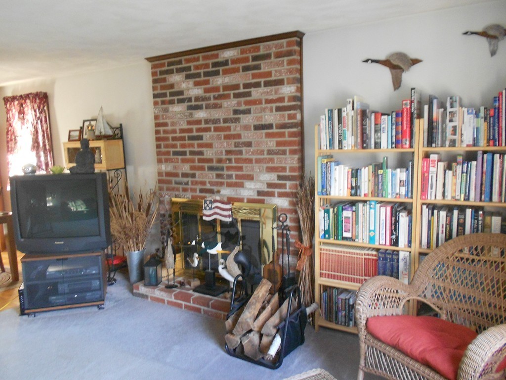 10 Virgo Lane Townsend, MA 01469 - Photo 4 of 14 a living room with furniture and a book shelf