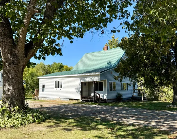 $224,900 | 44 Penobscot Avenue, Howland, ME 04448